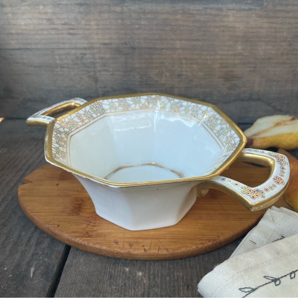 T&V Limoges France Depose Hand Painted Bowl with Gold Handles - Picture 2 of 11